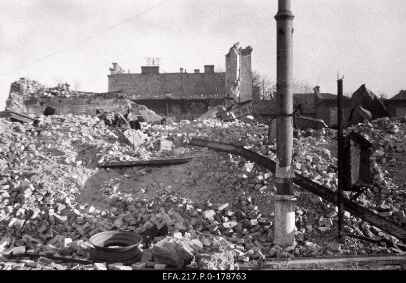 The ruins of the car store Tormo.