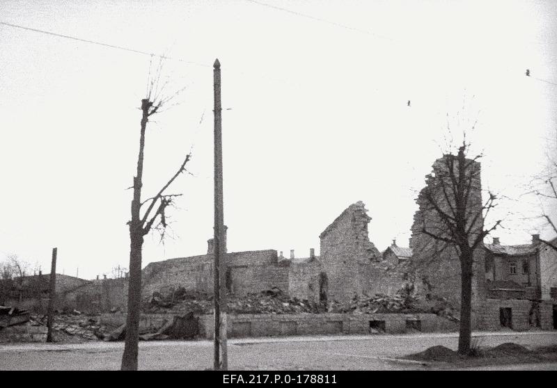Ruins of houses on Pärnu highway.