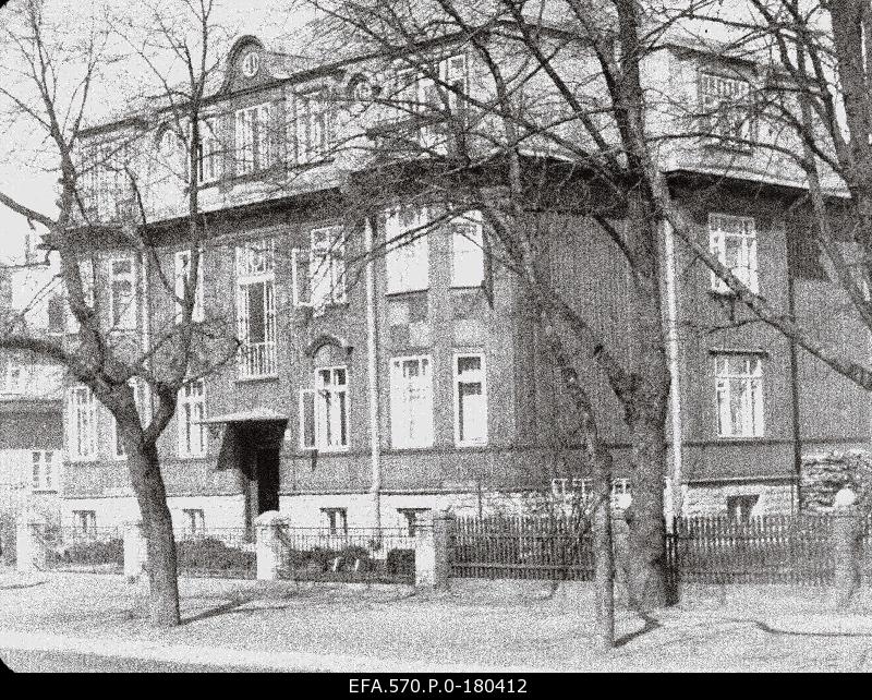 School building on Raua Street.