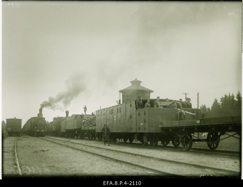 Arm trains on the road to Otepää manuals.