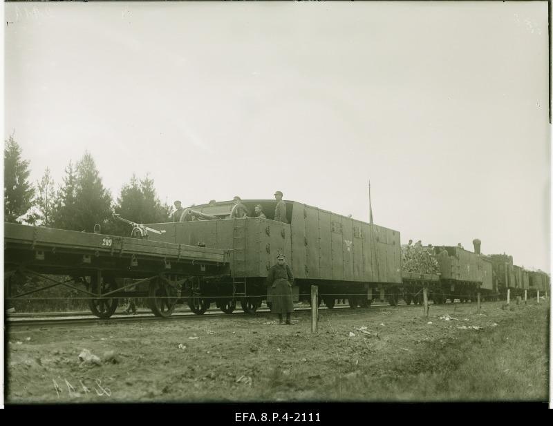 Arm trains on the road to Otepää manuals.