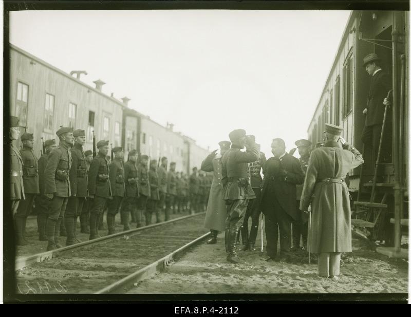 The Chief of State J. Jaakson Otepää is coming to the manoeuvre.