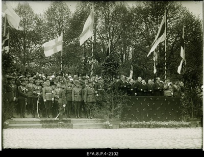 Honourable guests on the parade organized by the President of Finland Relander in the event of a visit to the Freedom Square. On the front row from the right: General Major J. Soots, Oberst Malmberg, Chairman of the National Assembly J. Tõnison, Head of State J. Jaakson, Minister of Road K. Virma, President of Finland Relander, Minister of Internal Affairs K. Einbund, Minister of Foreign Affairs of Finland Idman, Minister of Foreign Affairs of Estonia K.R. Pusta, Finnish Minister of Education, Professor Setälä, Chief of the Finnish Lots' Government Baron Wrede, General Major Unt, Colonel Kauler, Colonel Janits, Colonel Rüütel, Colonel Äimeleus - Aimä, Captain Kurg, Colonel Helsingius, continue: Lieutenant Häämen-Anila, Colonel Busch Boevden, Colonel Roska, Captain Landsberg, the representative of the British army, Captain Swett, the representative of the French army, major Bonne.  similar photo