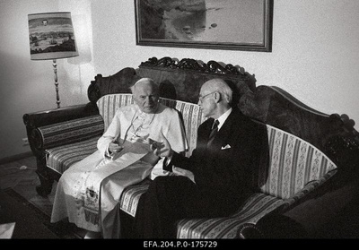 Pope John Paul II meets President Lennart Mer in Kadrioru residential residence.  similar photo