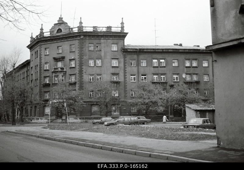 Residential building at the corner of Vabriku and Kotzebue Street.