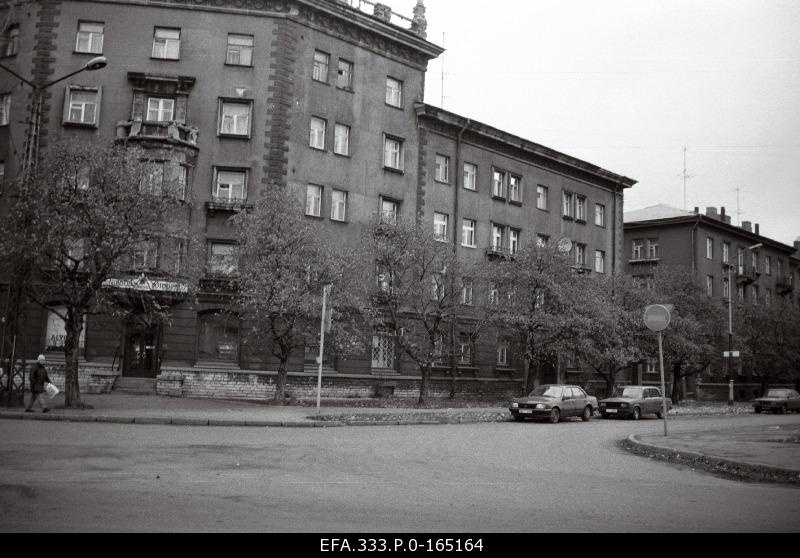 Residential building at the corner of Vabriku and Kotzebue Street.