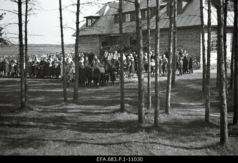 Harju-Risti school house-popular house on Mother's Day.