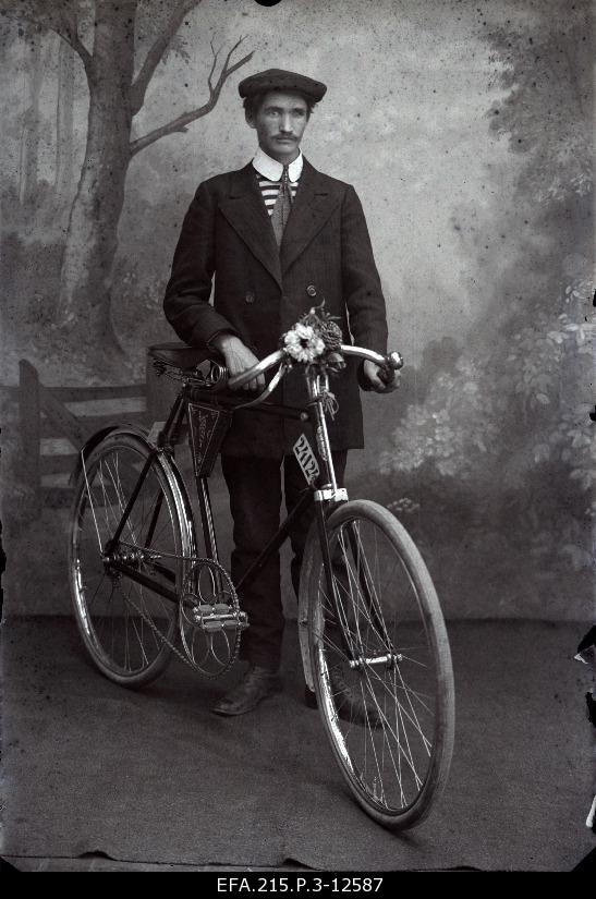 Jaan Matson with a bike from Abja-Paloji.