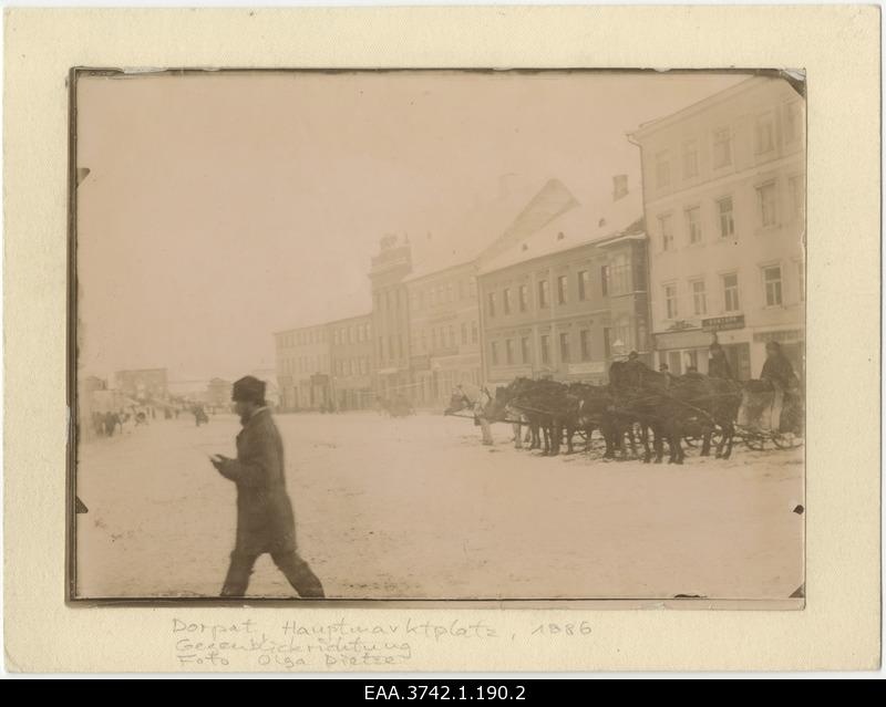 Winter view of the Tartu Great Market Square and the position of the virtues