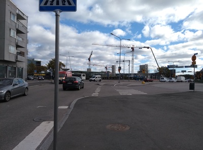 The crossing of the Hiihtomäentee and Hiihtojäntientee and the metro station of Herttoniemi. rephoto