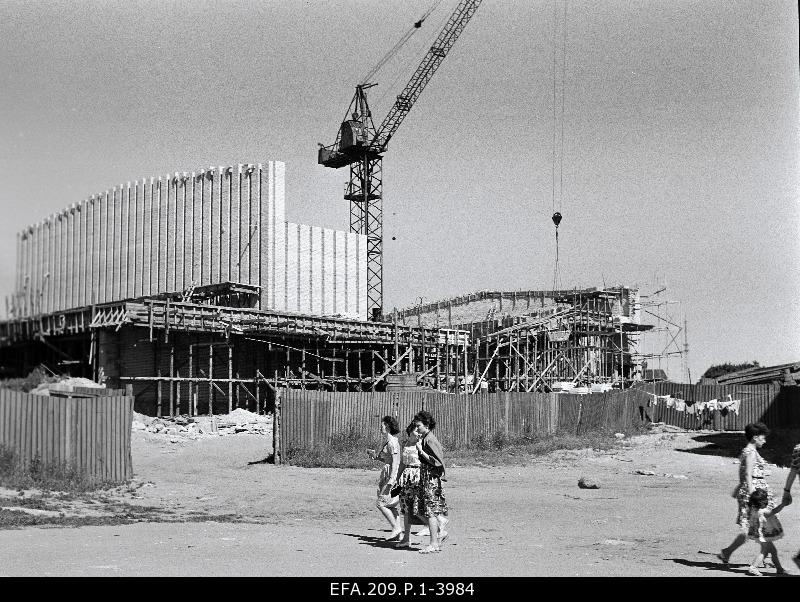 Building a wide-ranging cinema Space.