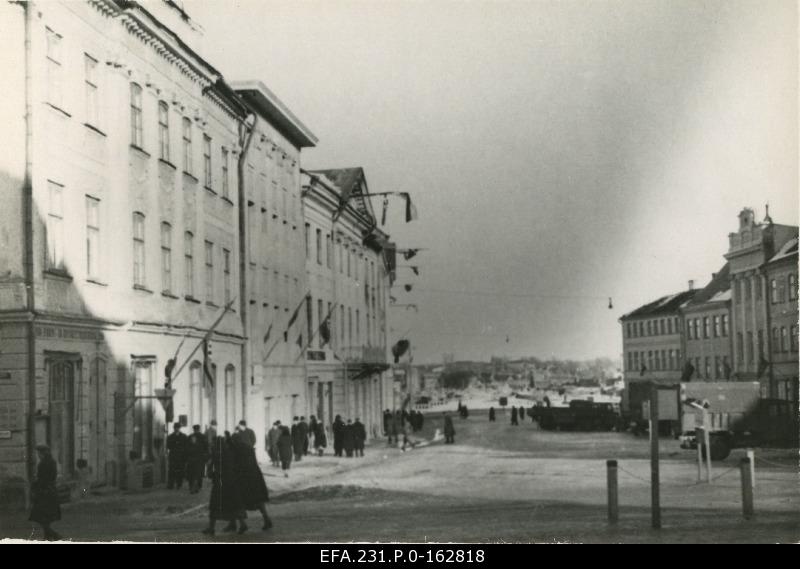 German occupation in Estonia. Raekoja plats in flagships in connection with the Day of Independence transferred to February 21 (25th anniversary of the Republic of Estonia on February 24, 1943 a. ).