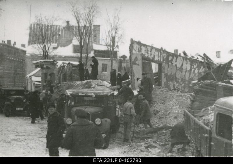 German occupation in Estonia. The Tartu Art Museum of Rescue Works. Removing the ruins.