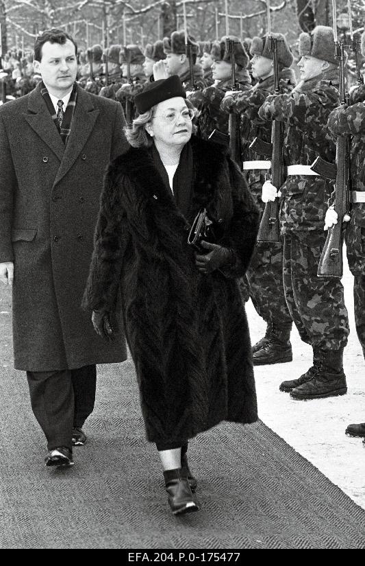 The arrival of the Philippine Ambassador to Estonia, Rosario g. Manalo, to the reception of the Kadrioru residence of the President of the Republic of Estonia, Lennart Meri.