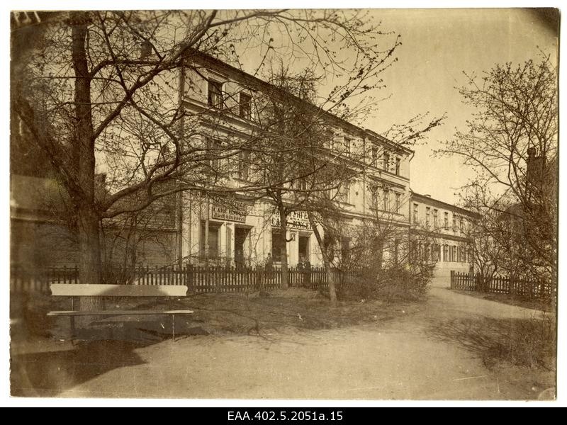 View from Barclay de Tolly Square to University Street