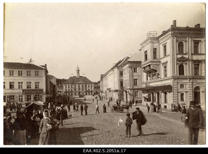 View from the Liberty Road to the Tartu Raekoja Square