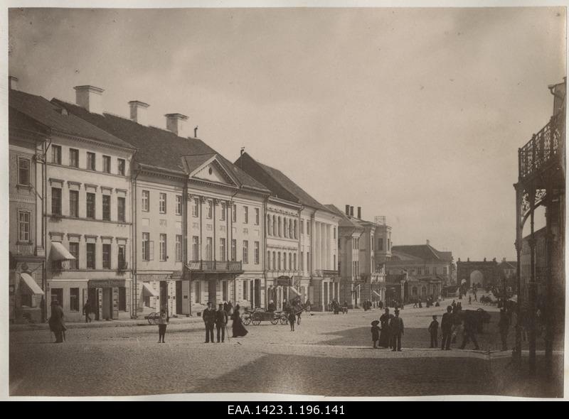 Raekoja plate and stone bridge