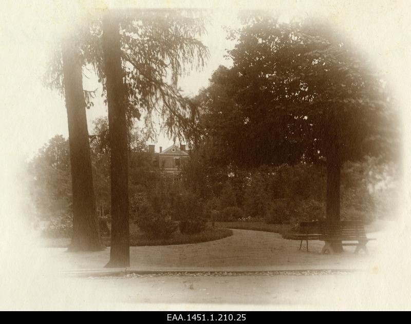 House in Tartu Garden (Vanemuise) Street, view through the park