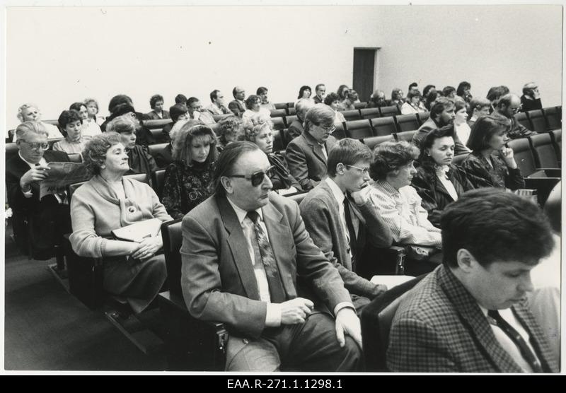 View of the 70th anniversary conference of the History Archives to participants in the ut library hall