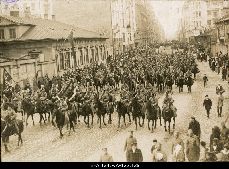 Russian riders on 1 May trained on Alexander's bulvar in Riga 1. 05. 1917.