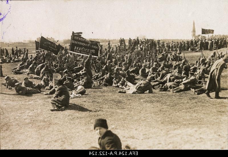 Russian 2. Siberian Engineering Road 1st and 2nd Route soldiers 1 . May Mountain in Riga 1. 05. 1917.