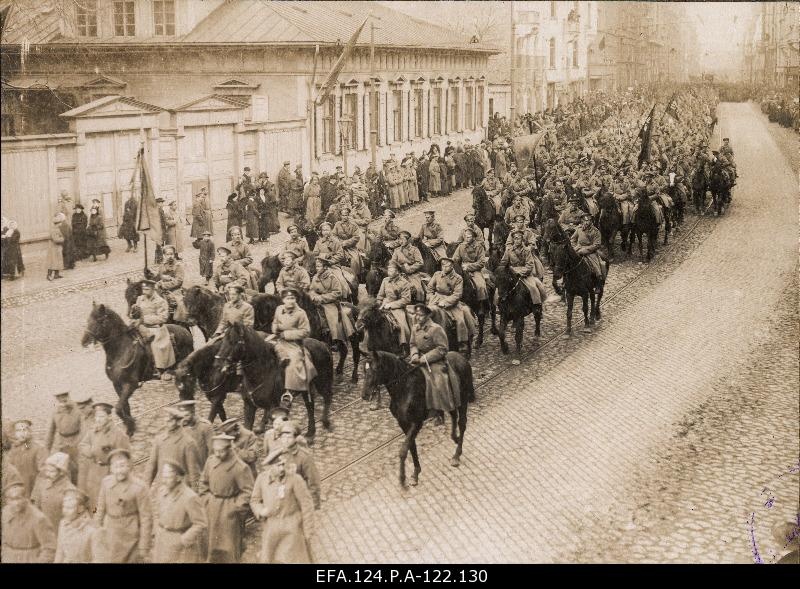 Latvian hunters on the 1st of May in the train on Aleksandri Bulvar in Riga 1. 05. 1917.