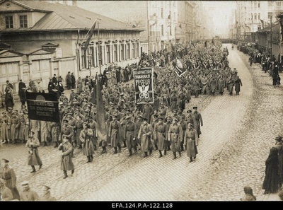 The 12th army station car comando on May 1 on the train on Aleksandri Bulvaril in Riga 1. 05. 1917.  duplicate photo