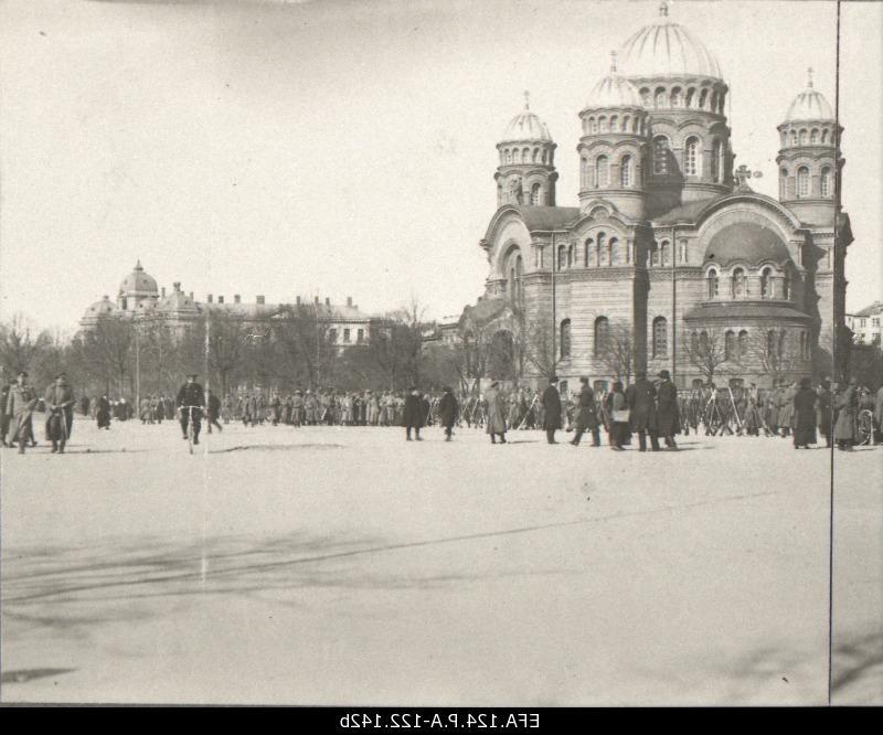 Russian 4. Vidzeme Latvian hunters in the survey of Riga Esplanaadi, May 1917.