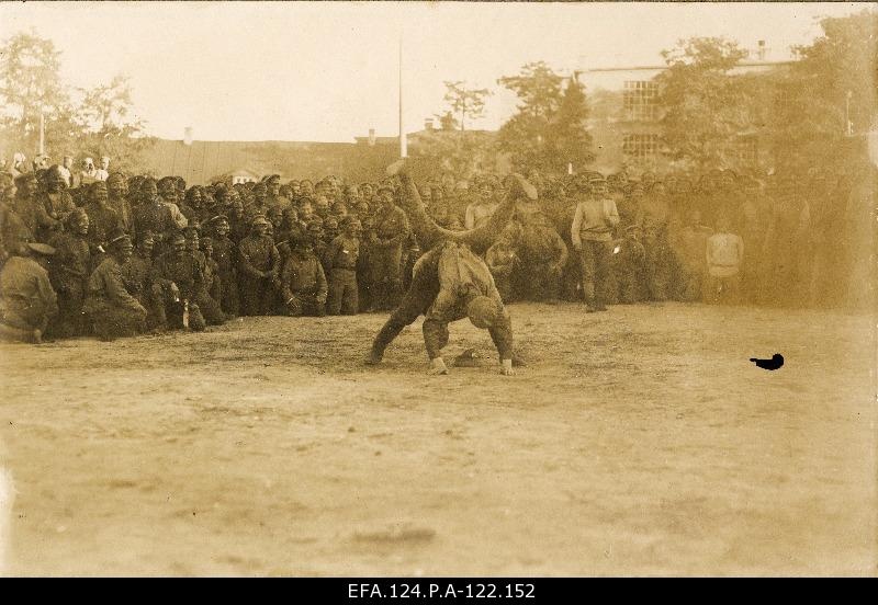 “Mustlasmaadism” Russian 184. Warsaw Footway sports games in Riga, summer 1917.