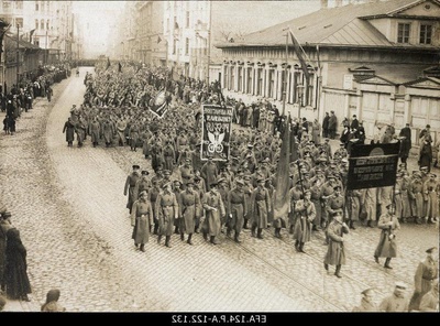 The 12th army station car comando on May 1 on the train on Aleksandri Bulvaril in Riga 1. 05. 1917.  duplicate photo