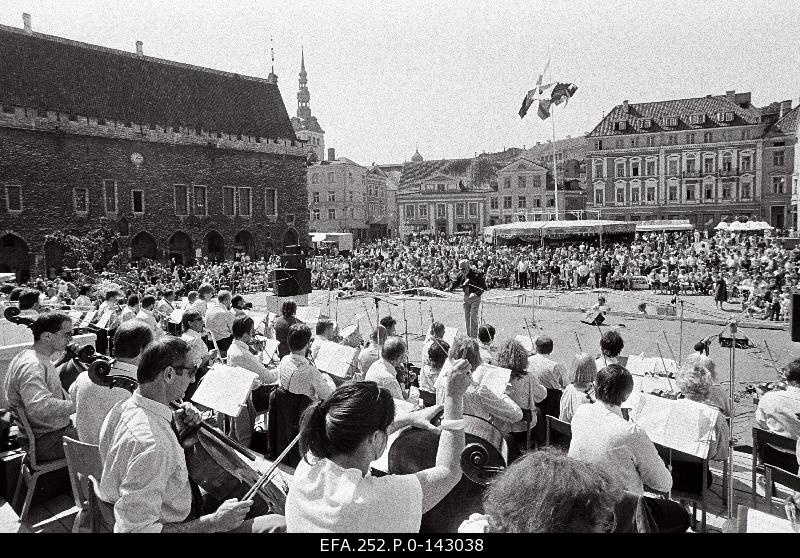 Concert held during the days of Tallinn Old Town at Raekoja Square.