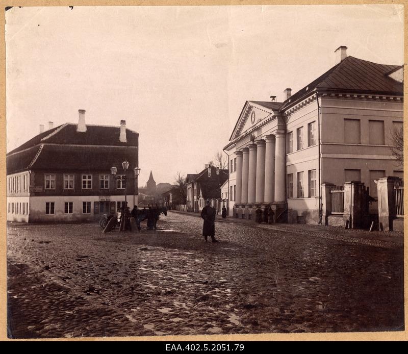 View from Narva Street to Russian street, on the right Zootoomikum