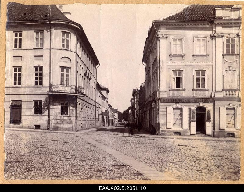 View from the Raekoja square Rüütel tn