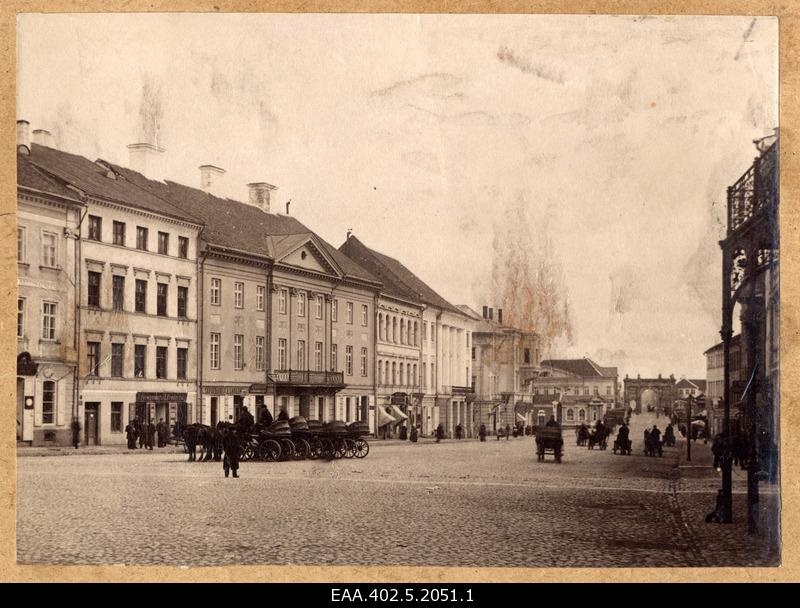 View from Raekoja square to Kivisilla