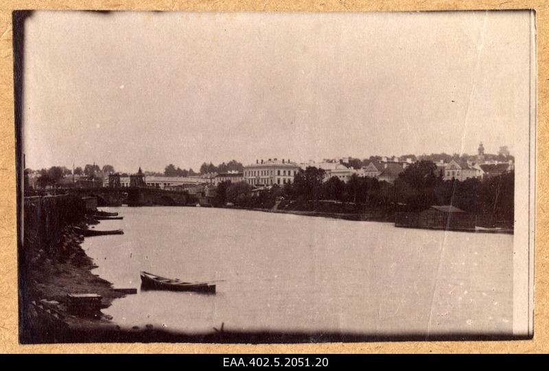 View from the shore to Emajõele towards the city centre