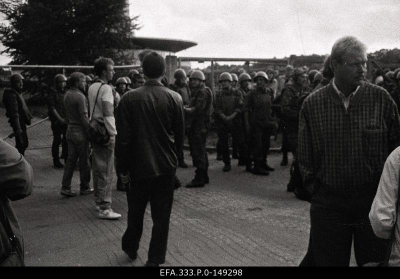 In connection with the attempted coup in the Soviet Union, Soviet army soldiers sent to Estonia at the TV Tower in Kloostrimetsa.