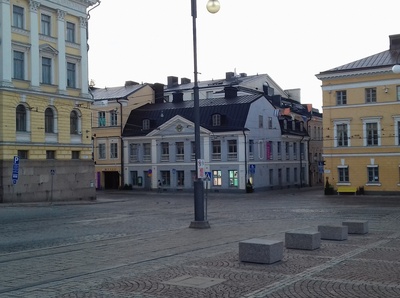 Aleksanterinkatu 18 (Katarinkankatu 3) seen from the Senate's Doctor on the left (= the castle of the Valiation Council, Nikolainkatu 1, nyk. Snellmaninkatu 1) and rental driving station rephoto