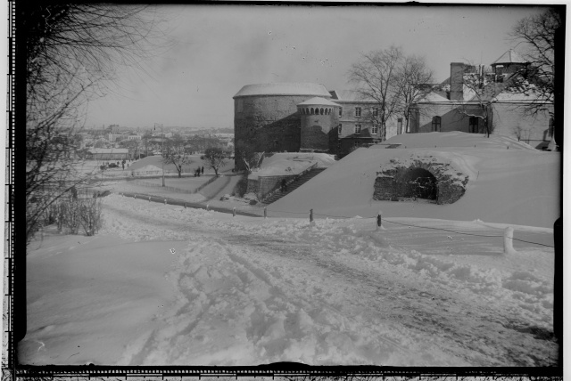 Winter view Pask for Margaret and the front gate of the Great Beach Gate