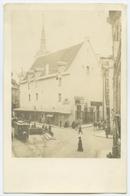Tallinn, Vana turg ja Pakkmaja, vaade Viru tänavalt, vasakul hoburaudtee.  duplicate photo