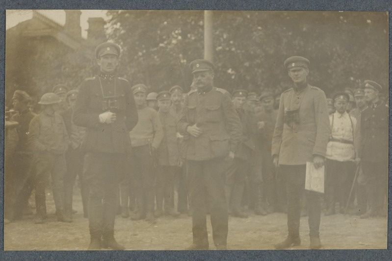 Polkovnik Parts, kindralmajor Ernst Põdder ja polkovnik Reek Rodenpoisi jaamas