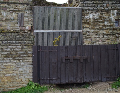 Rakvere Orthodox Gate on the north side rephoto
