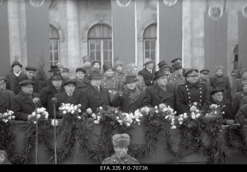 View of the tribute of party and government figures During the 30th Anniversary of the Great Socialist Revolution in October, the winning Square during the Workers' Demonstration.