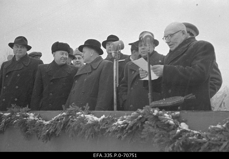 Presidium of the celebration of the opening of the monument pillar of m. I. Kalinin on the Tower Square.