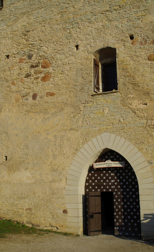 The south side of the Rakvere Order, view of the inner courtyard rephoto