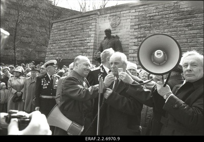 The 45th anniversary of the defeat of the German occupation of Tallinn is celebrated at Tõnismäel’s Tallinn Liberation Monument (Pronx Warrior). A call is held  similar photo