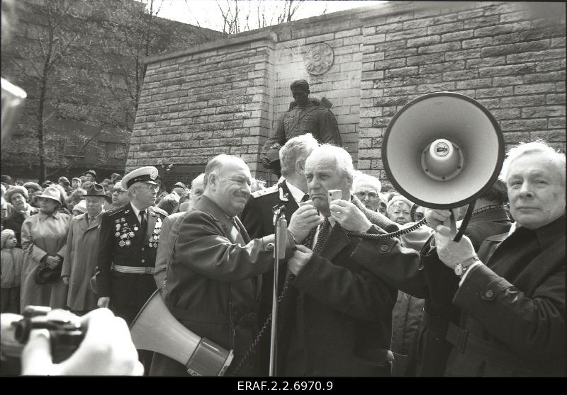 The 45th anniversary of the defeat of the German occupation of Tallinn is celebrated at Tõnismäel’s Tallinn Liberation Monument (Pronx Warrior). A call is held