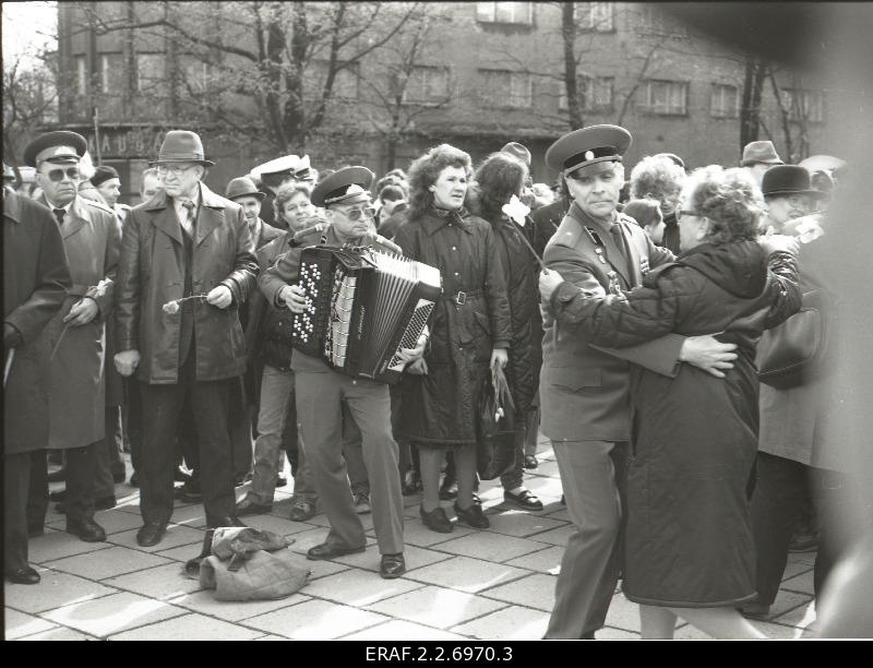 The 45th anniversary of the defeat of the German occupation of Tallinn is celebrated at Tõnismäel’s Tallinn Liberation Monument (Pronx Warrior). Play a pill and dance