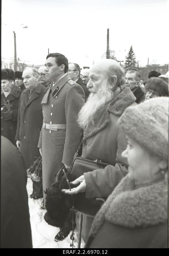 The 45th anniversary of the defeat of the German occupation of Tallinn is celebrated at Tõnismäel’s Tallinn Liberation Monument (Pronx Warrior). Accumulated crowd