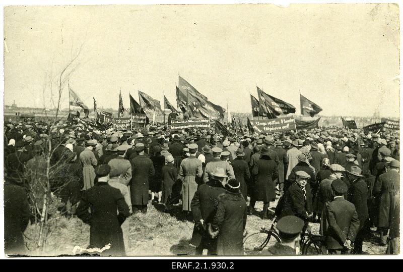 1 May demonstration at the Stroom beach in Tallinn in 1927.