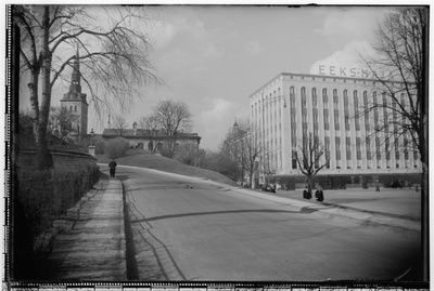 Commander tee and Estonian First Insurance Society (EEKs) House  duplicate photo